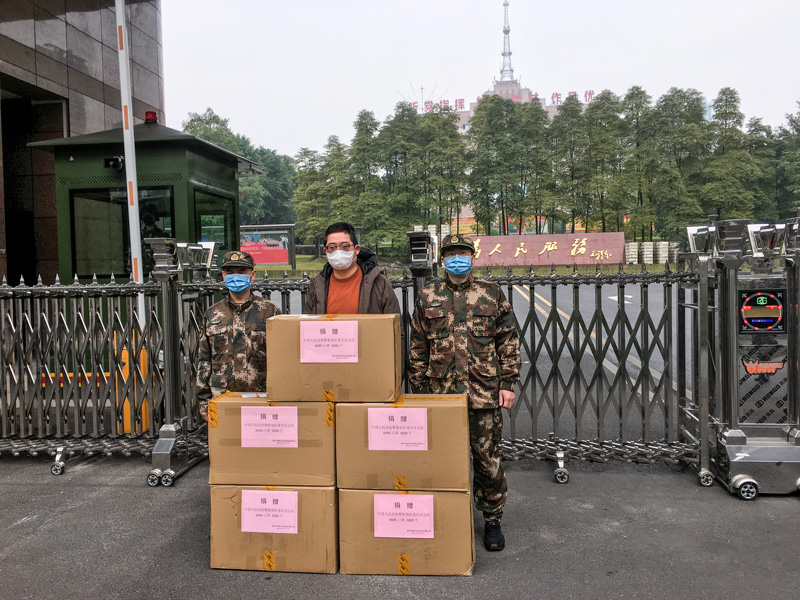 向武警重庆总队捐赠物资